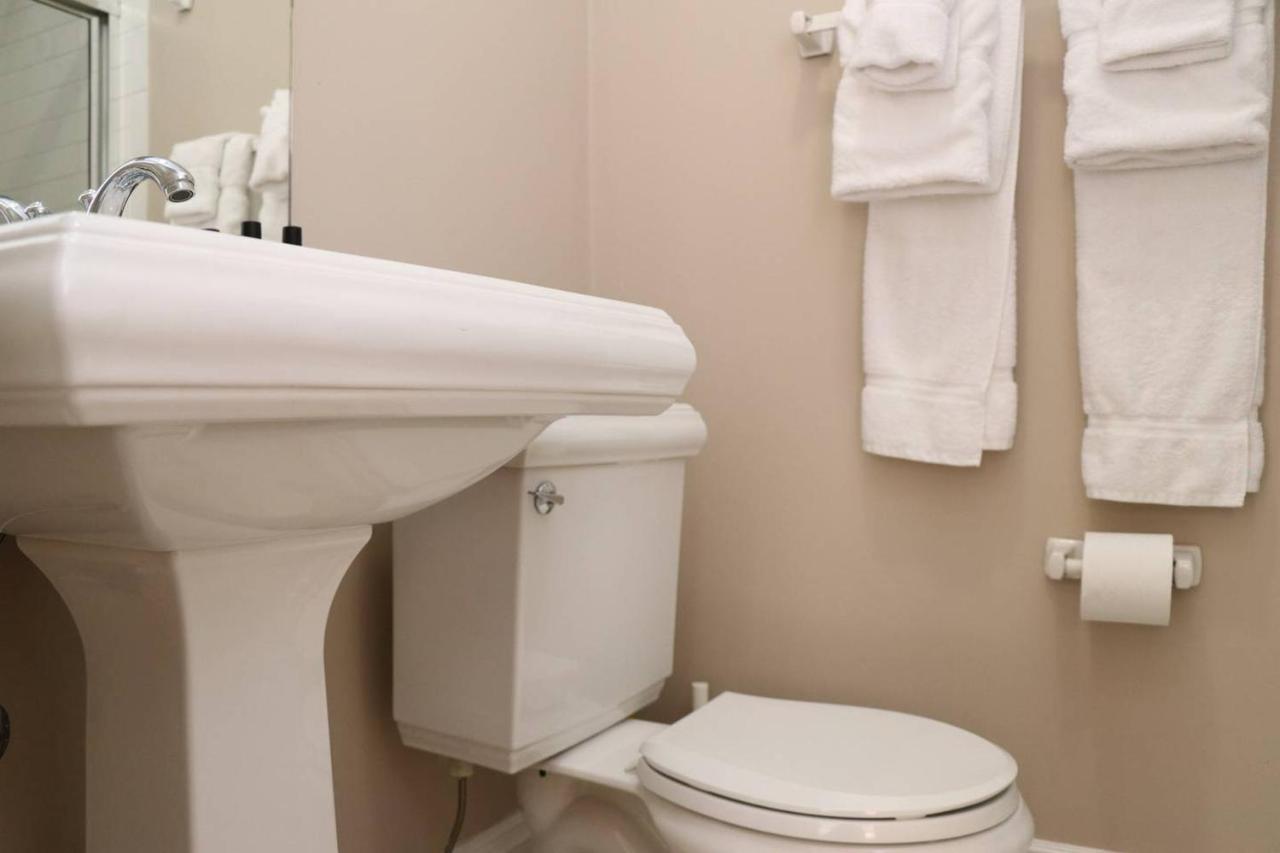 Stylish Downtown Studio In The South End, #8 Бостън Екстериор снимка